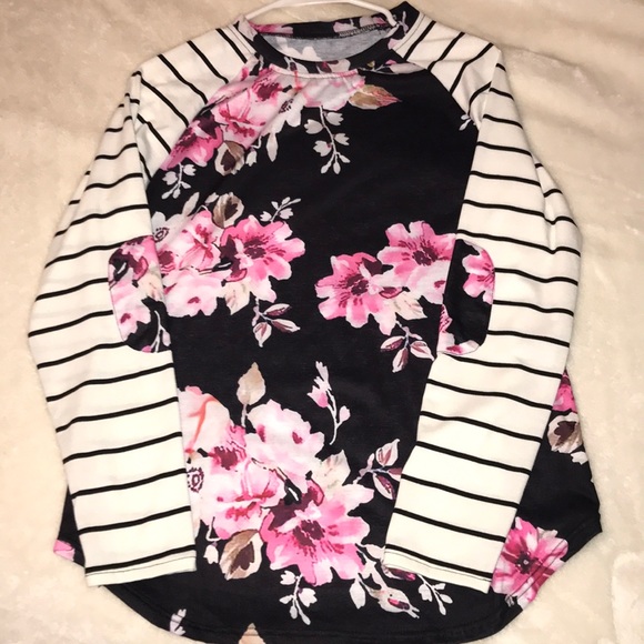 Cute blouse! - Picture 1 of 2